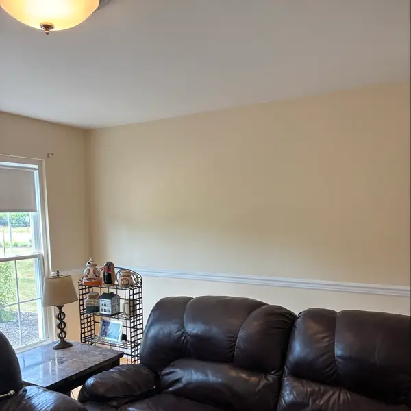 Finished neutral room with white chair rail